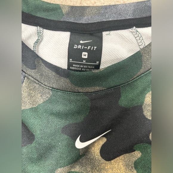 Nike Dri Fit Camouflage Cropped Crewneck Sweatshirt Women's Medium Green - Picture 4 of 6